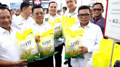 Andra Soni Dampingi Mendagri Tinjau Harga Pangan di Kota Serang