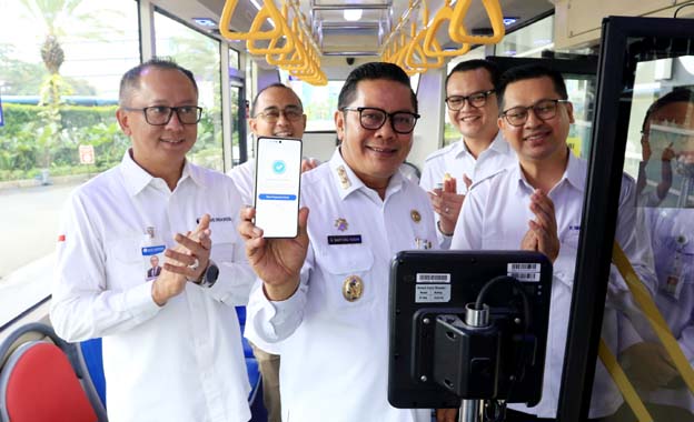 Pemkot Tangerang Luncurkan Pembayaran QRIS Tap di Bus Tayo