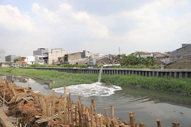 Antisipasi Banjir, Pemkot Tangerang Tuntaskan Pembangunan 55 Turap Permanen