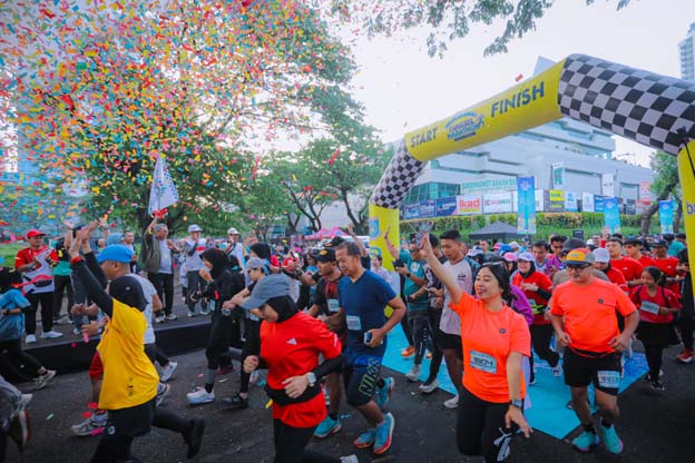Benyamin Lepas Ribuan Peserta Road to Tangsel Marathon 2025