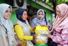 Beras Murah, Warga Kota Tangerang Serbu Gampang Sembako Keliling