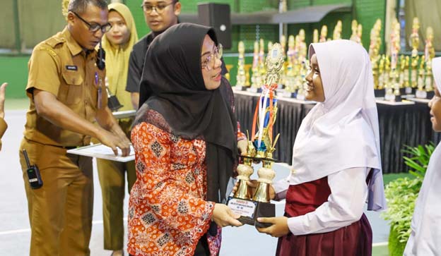 Bunda Literasi Banten Ajak Pelajar Kunjungi Perpustakaan