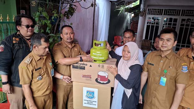Pemkot Tangsel Kembali Salurkan Bantuan Warga Terdampak Ledakan