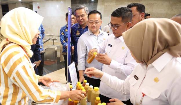 Gubernur Banten Andra Soni Borong Produk UMKM Lokal
