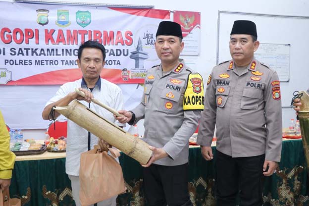 Ngopi Kamtibmas, Kapolresto Tangkot Ajak Warga Perkuat Satkamling