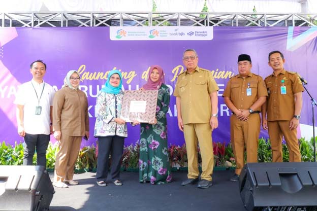 Benyamin Resmikan PKBM Rumah Indria di Pondok Pucung