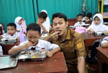 Wakil Walikota Serang Cicipi Makanan di Menu Program MBG
