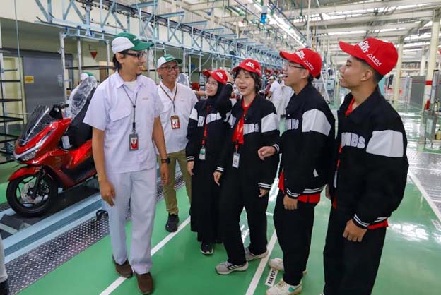 Kreativitas Muda Mengguncang Ajang AHM Best Student 2025