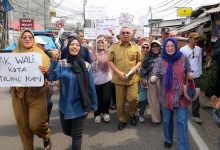 Benyamin Davnie bersama Warga Tolak Penutupan Akses Jalan Serpong-Parung