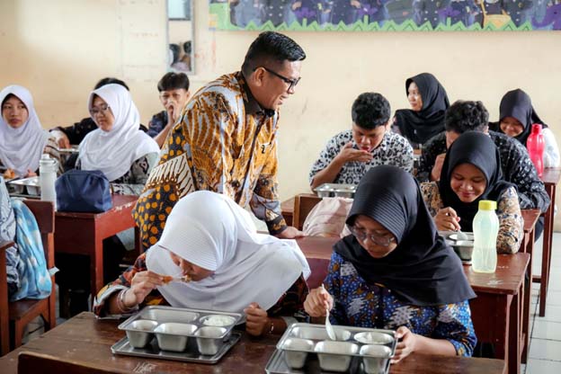 Gubernur Banten Andra Soni Tinjau SPPG SMA Negeri 6 Kota Tangerang