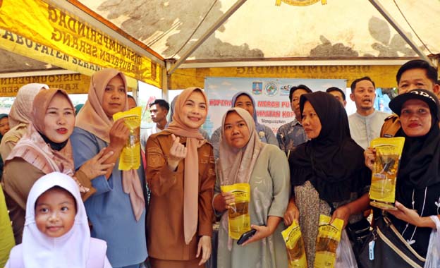 HUT ke-499 Kabupaten Serang, Warga Antusias Belanja di Bazar Murah