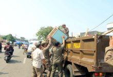 Satpol PP Kota Tangerang Lakukan Penertiban PKL Liar di Pasar Anyar