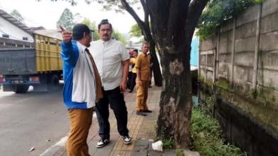 Wakil Ketua DPRD Andri S Permana Tinjau Normalisasi Saluran Air di Kecamatan Periuk