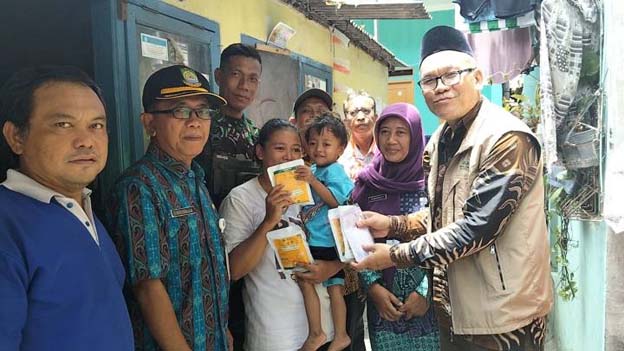 Atasi Stunting, BAZNAS Kota Tangerang Salurkan Paket Daging Olahan