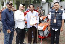 Pemkab Tangerang Serahkan 37 Unit Alsintan untuk Produktivitas Petani