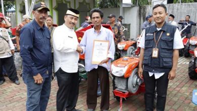 Pemkab Tangerang Serahkan 37 Unit Alsintan untuk Produktivitas Petani