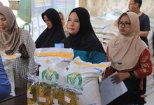 Warga Kota Tangerang Antusias Terima Bantuan Sosial Beras 20 Kg