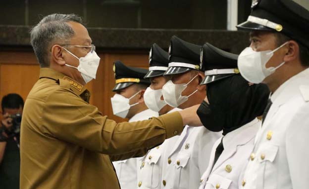 Benyamin Davnie Lantik dan Kukuhkan 500 Pejabat Pemkot Tangsel