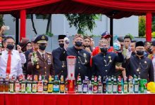 Pemkot Tangsel Musnahkan 13.970 Botol Minuman Keras Ilegal