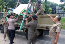 Satpol PP Kota Tangerang Tertibkan PKL Liar di Jalan Benteng Betawi