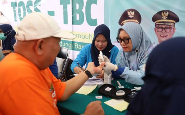 Warga Kota Tangerang Ikuti Aksi Cegah Tuberkulosis di CFD