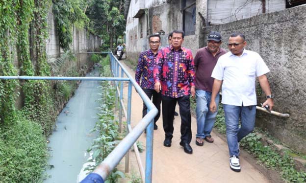 Bupati Tangerang Tinjau Pembangunan Pompa Air di Kelapa Dua