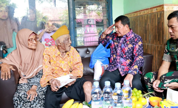 Jelang Hari Pahlawan, Bupati Tangerang Kunjungi Rumah Veteran Perang