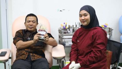 Wujud Kepedulian, Ketua DPRD Tangerang Donor Darah untuk Perkuat Stok PMI