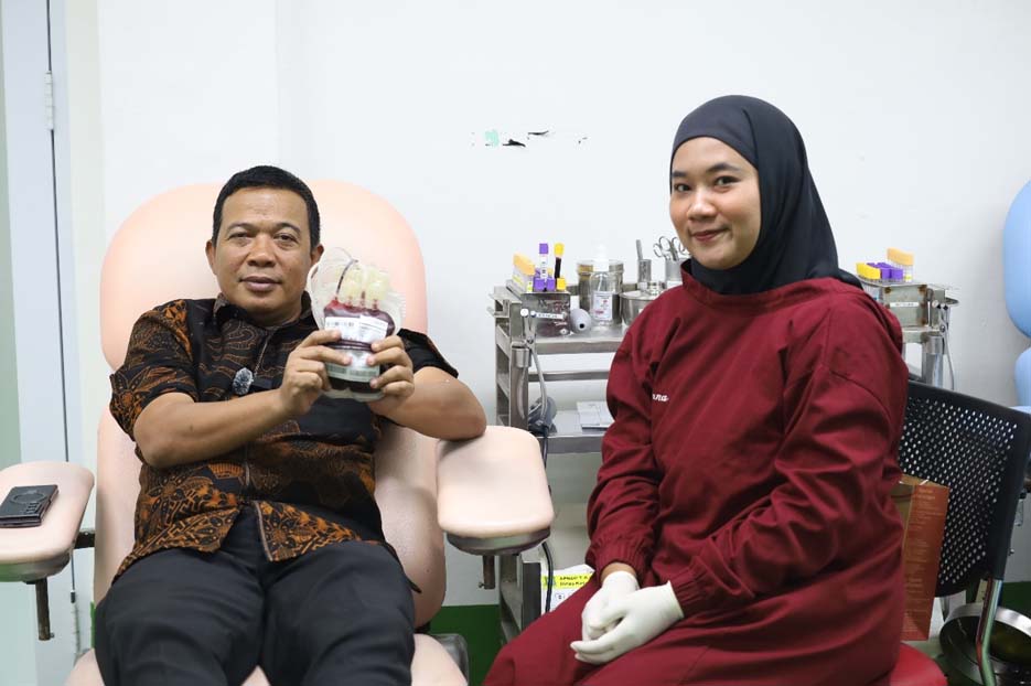 Wujud Kepedulian, Ketua DPRD Tangerang Donor Darah untuk Perkuat Stok PMI