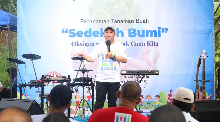 Tanam 400 Pohon Buah, Turidi Apresiasi Inisiatif Warga RW04 Buana Gardenia