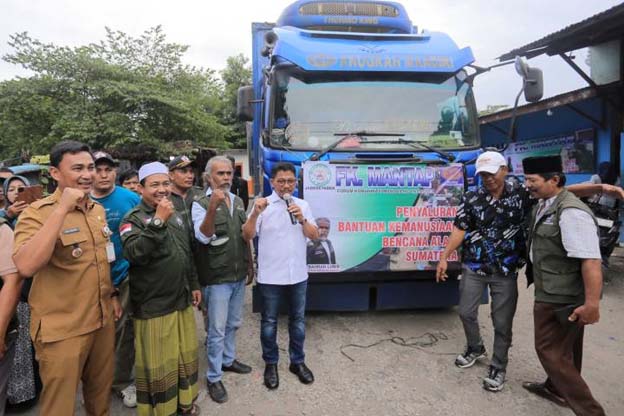 Sachrudin Lepas Bantuan Kemanusiaan dari FK Mantap ke Pulau Sumatera