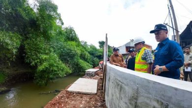 Pemkot Tangsel Bangun Turap dan Beronjong Penanganan Banjir di Ciputat