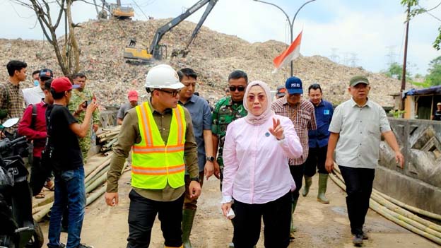 Pilar Mendampingi Kunjungan Supervisi KLH Tinjau TPA Cipeucang