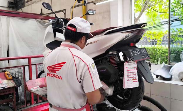 Promo Gebyar Desember, Servis Motor Matic Makin Hemat di AHASS