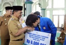 Pemkot Tangerang Salurkan 576 Bansos Mahasiswa Sepanjang 2025