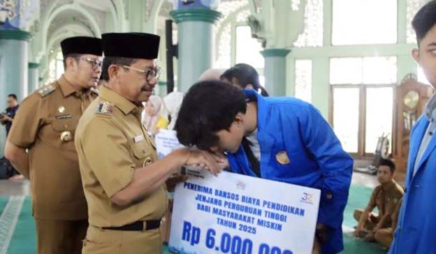 Pemkot Tangerang Salurkan 576 Bansos Mahasiswa Sepanjang 2025