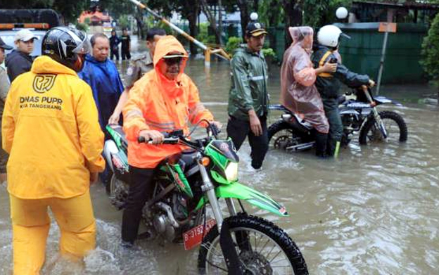 Walikota Schrudin Tinjau Beberapa Titik Lokasi Terdampak Banjir