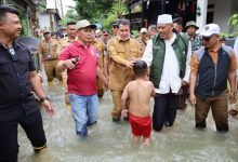 Bupati Tangerang Tinjau Lokasi Banjir di Desa Cirumpak Kronjo
