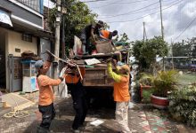 DLH Kota Tangerang Terus Bergerak Angkut Sampah Sisa Banjir
