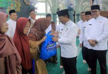 Tasyakuran 1 Tahun, Sachrudin-Maryono Berbagi Paket Sembako