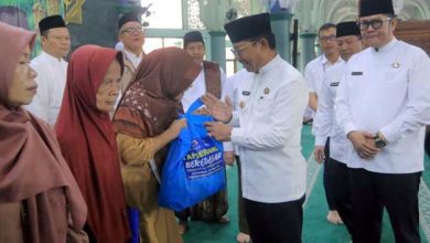 Tasyakuran 1 Tahun, Sachrudin-Maryono Berbagi Paket Sembako