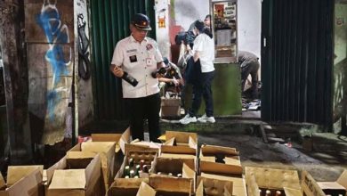 Petugas Gabungan Berhasil Sita 400 Botol Miras di Karang Tengah