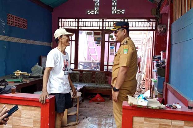 Kelurahan Larangan Selatan Monitor Progres Bedah Rumah Warga