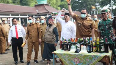 Pemkot Serang Musnahkan Ribuan Botol Miras Hasil Razia