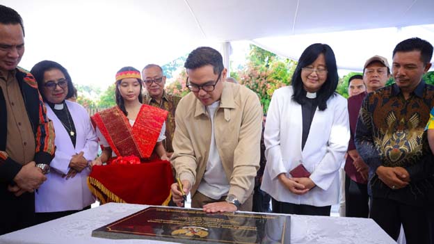Pilar Saga Resmikan Rumah Pastori GPIB Jurang Mangu