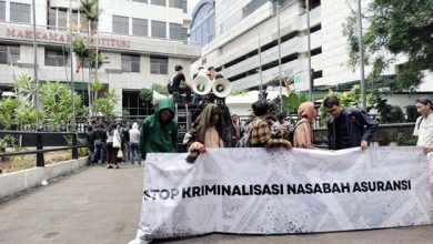 Aliansi Nasabah Asuransi Indonesia Gelar Aksi di Gedung MK