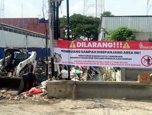 Pemkot Tangerang Tutup TPS Liar di Kelurahan Karang Timur
