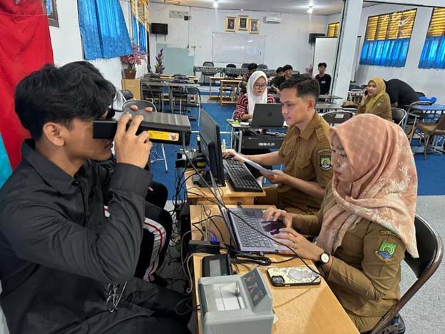 Dukcapil Kota Tangerang Jemput Bola Perekaman KTP-el dan IKD Pelajar