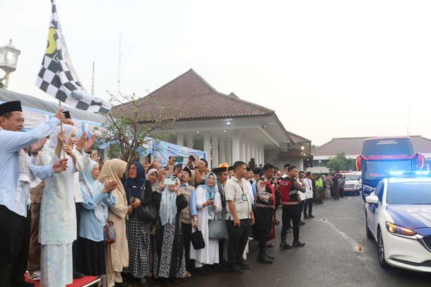 Bupati Serang Lepas 388 Jemaah Calon Haji Gelombang Kedua