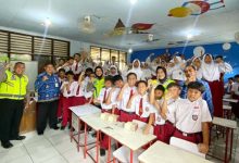 Satlantas Polres Metro Tangkot Edukasi Tertib Lalu Lintas ke Pelajar